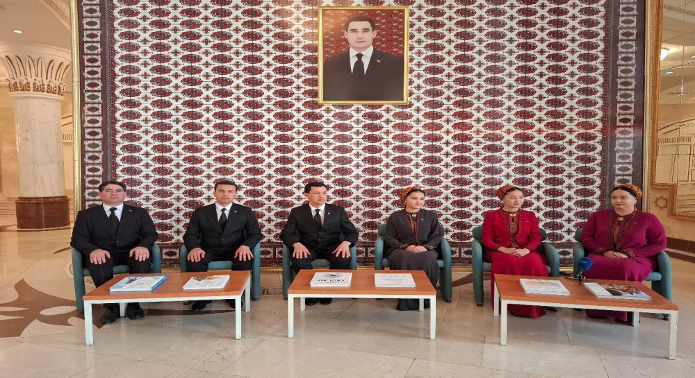 Bedew bady bilen ak ýollara rowana