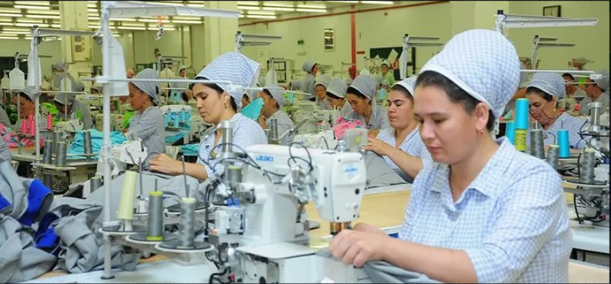 Türkmenabadyň tikin fabriginde geçen ýylyň dowamynda 50 million manatlykdan gowrak önüm öndürildi