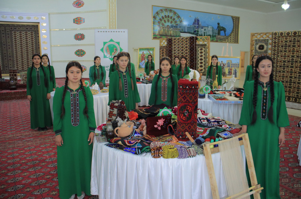 Berkarar döwletiň kämil ýaşlary