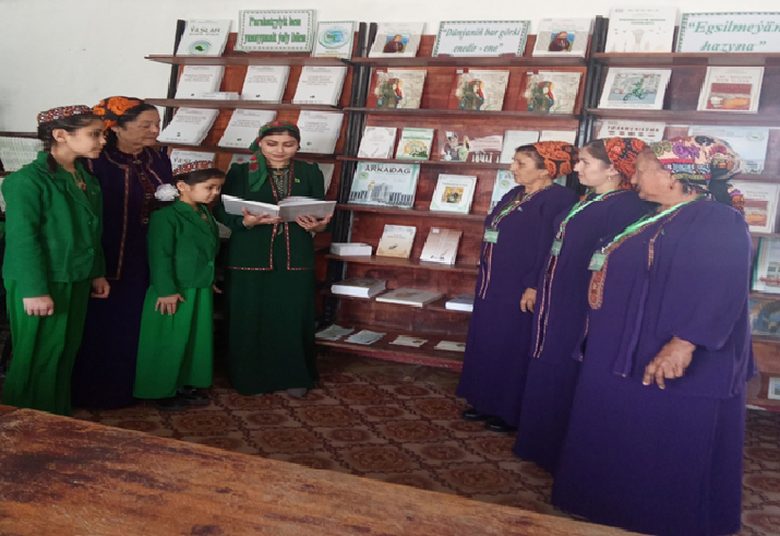 Lebap welaýatynyň Hojambaz etrap kitaphanasynda «Kitap-ynsan üçin egsilmez ruhy hazyna » ady bilen söhbetdeşlik duşuşygy geçirildi.