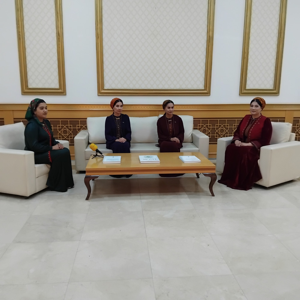 Lebap welaýat Kitaphanasynda “Bitaraplyk-parahatçylygyň we eşretli ýaşaýşyň kepili”  atly temada tegelek stoluň başyndaky söhbetdeşlik duşuşygy geçirildi.