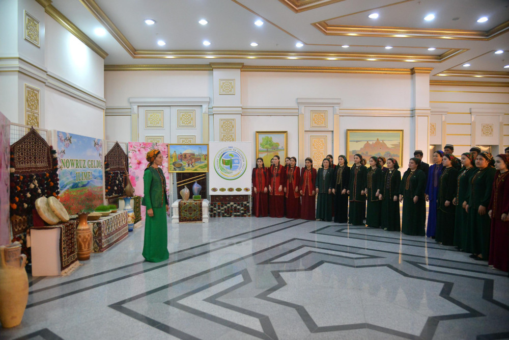 Lebap welaýatynyň Taryhy we ülkäni öwreniş muzeýiniň gurnamagynda «Nowruz-ösüşiň we gözelligiň nagmasy»  atly serginiň açylyşy geçirildi.