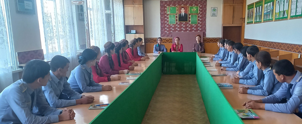 “Gahryman Arkadagymyz ýaşlara nusgalyk ýörelge” atly hoşallyk maslahaty geçirildi